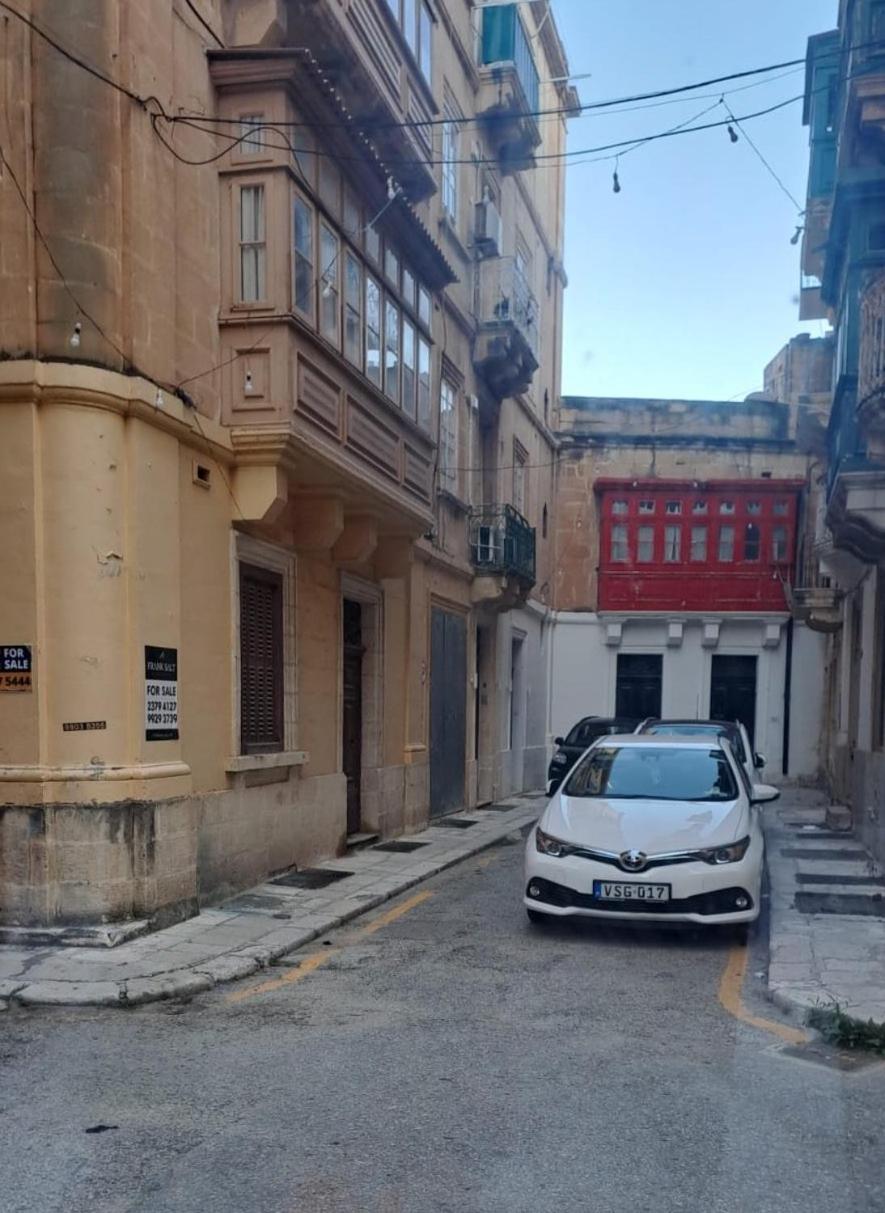 Door Nine -Townhouse With Harbour Views Villa Il-Furjana Buitenkant foto